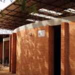 como-construir-una-casa-sostenible-con-bloques-de-tierra-comprimida